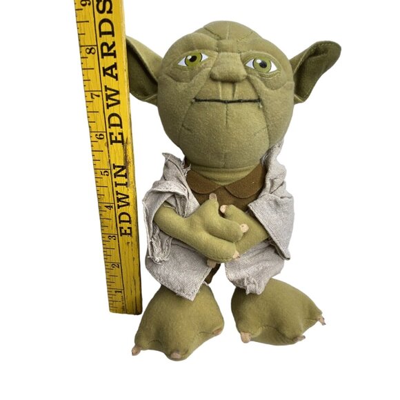 Underground Toys Star Wars Talking Yoda Plush Stuffed Doll Toy 10" - Picture 2 of 9